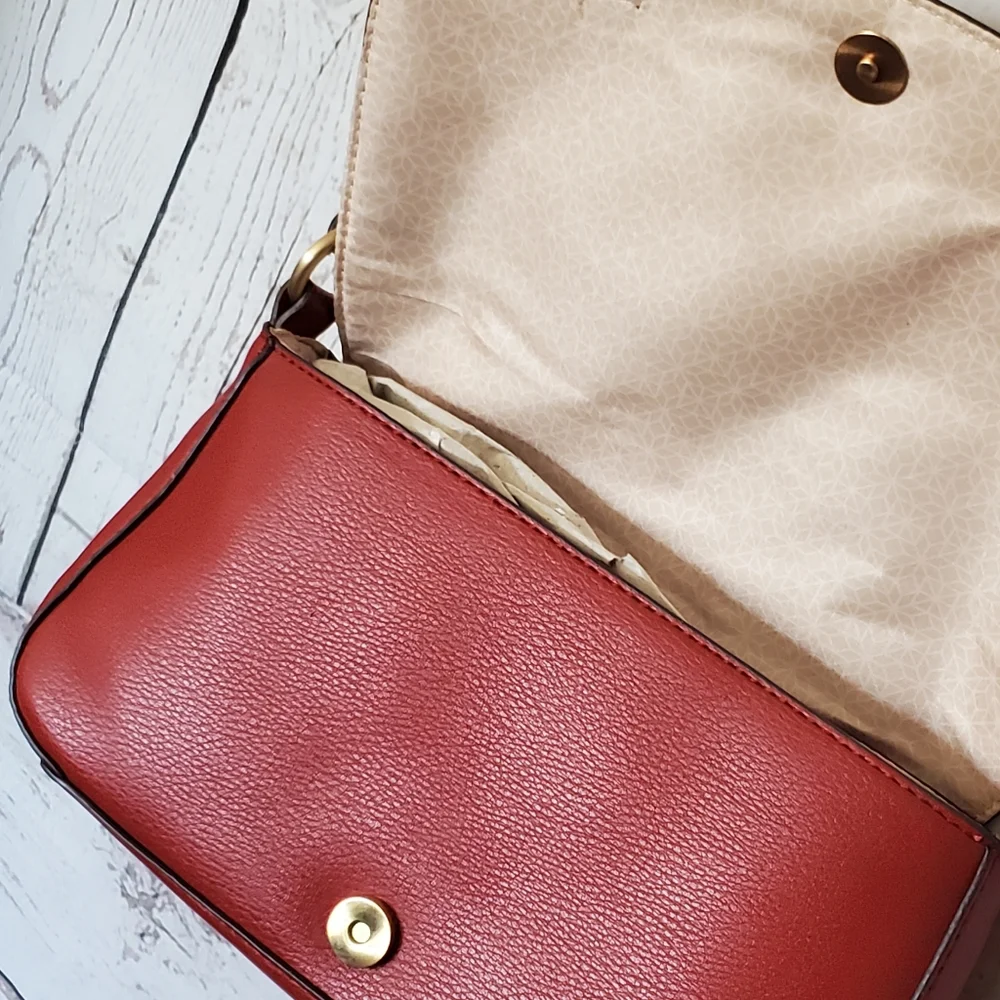 Time and Tru recycled materials vinyl hidden pocket shoulder bag red
